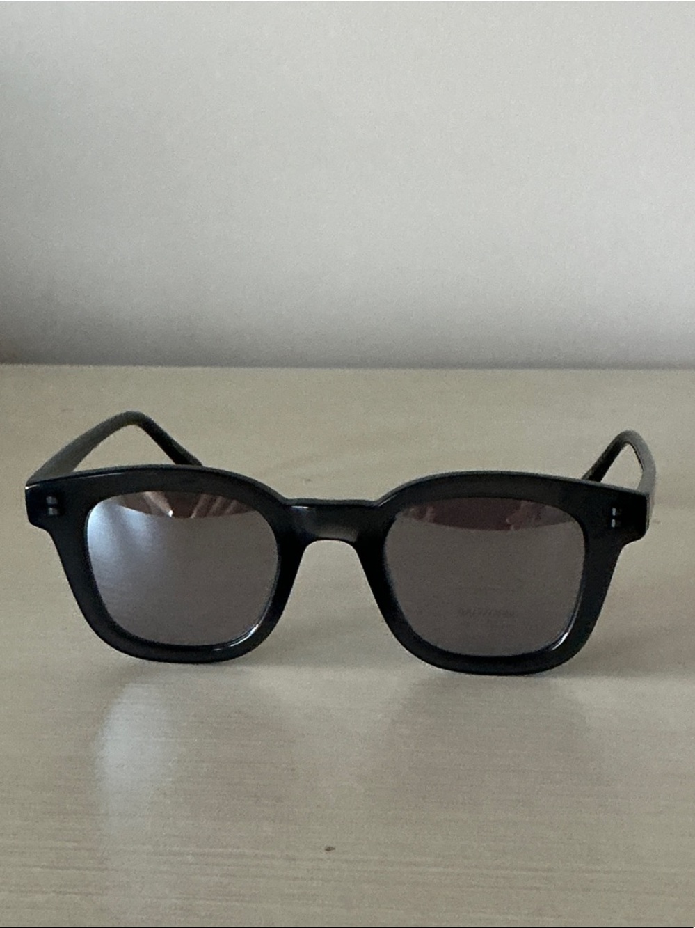 Authentic, Vera Wang Gray Sunglasses with Dark Gray Mirrored Lenses